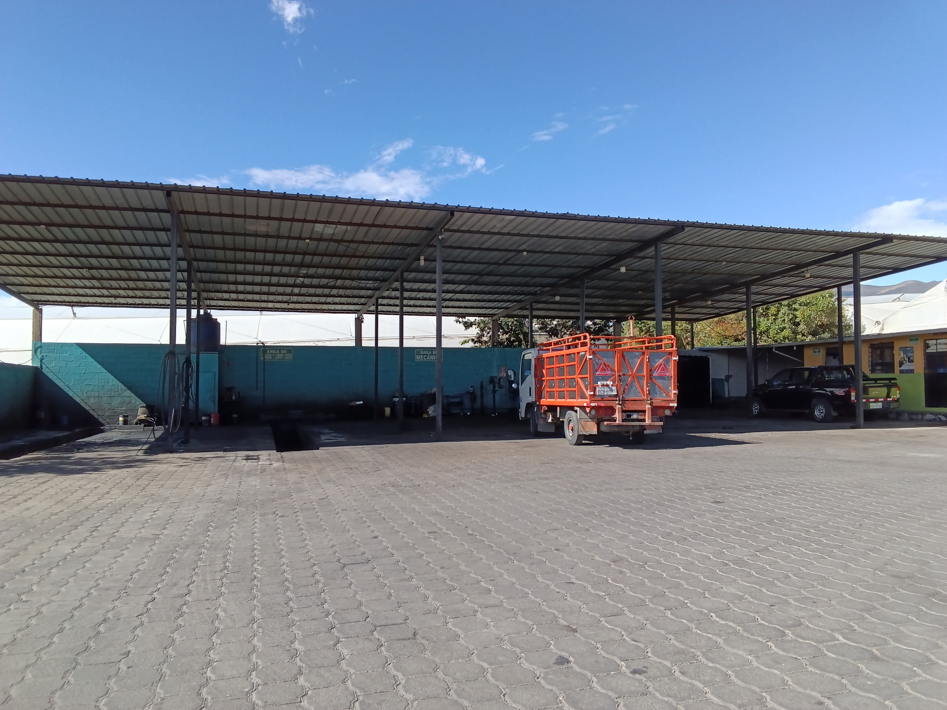 Áreas de mecánica y lubricación del Tecnicentro